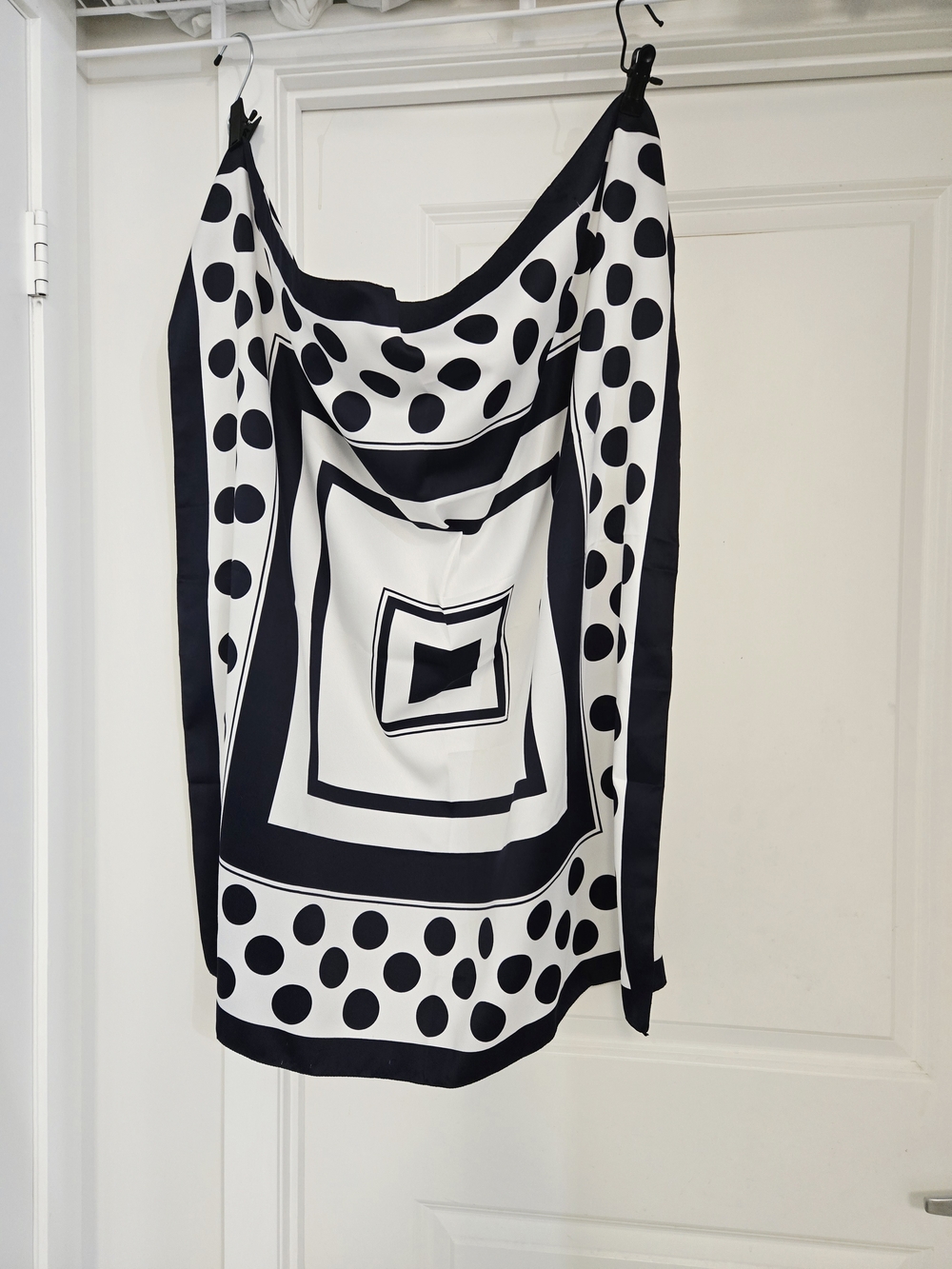 Black & White Polka Dot Square Silk-Feel Scarf Made In Italy Poliester
